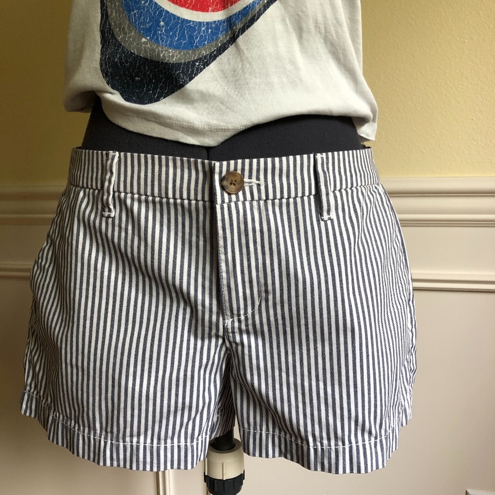Old Navy Pinstripe Shorts Size Women's 4 NWOT